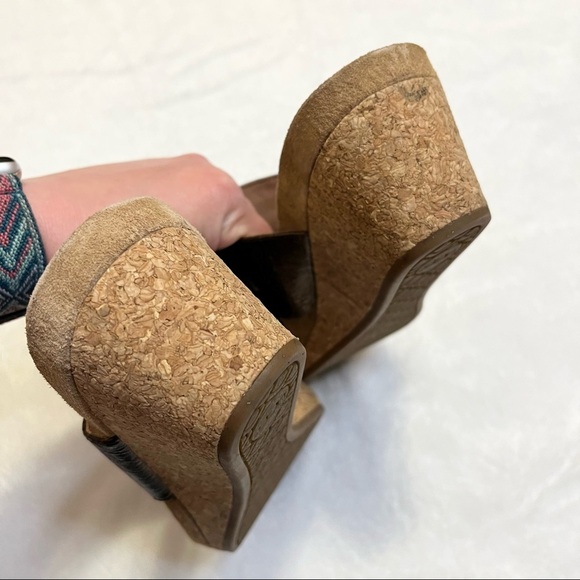 UGG Australia Briella Bronze Wedge Thong Medallion Sandal Womens Size 9 - Picture 10 of 15